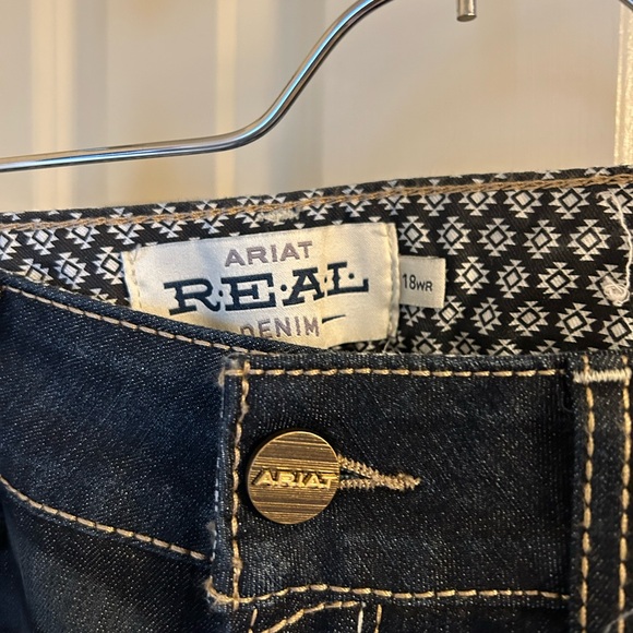 Ariat Jeans 18WR perfect rise and boot cut - Picture 6 of 6